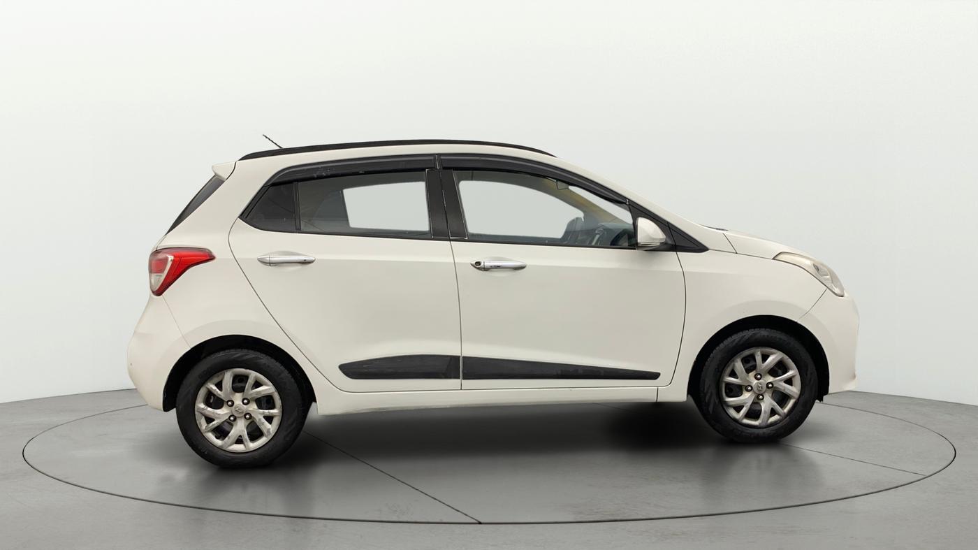 2017 Hyundai Grand i10 SPORTZ (O) 1.2 KAPPA VTVT, Petrol, Manual, 64,964 km, Right Side View