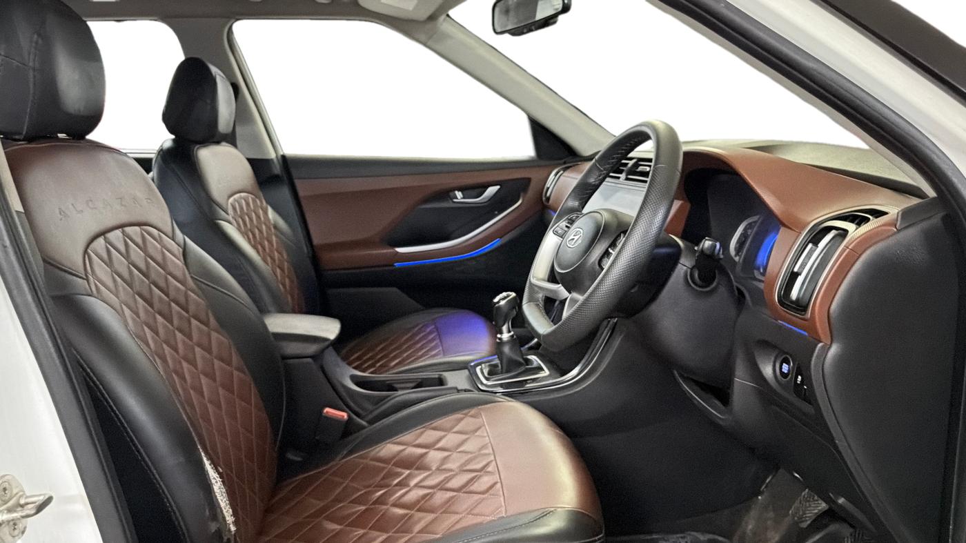 2022 Hyundai ALCAZAR PRESTIGE 1.5 MT 6STR, Diesel, Manual, 67,010 km, Right Side Front Door Cabin
