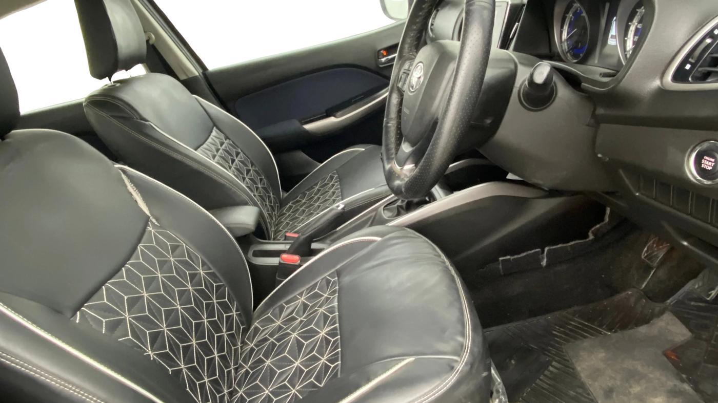 2021 Toyota Glanza G, Petrol, Manual, 32,559 km, Right Side Front Door Cabin