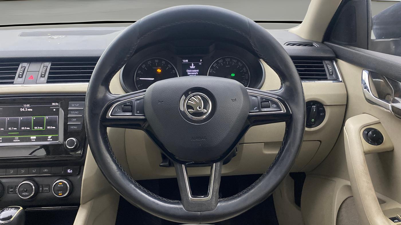 2016 Skoda Octavia 2.0 TDI CR STYLE PLUS AT, Diesel, Automatic, 1,08,625 km, Steering Wheel Close Up
