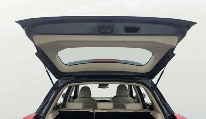 2021 Mahindra XUV300 W8 (O) 1.5 DIESEL, Diesel, Manual, 32,332 km, Boot Door Open