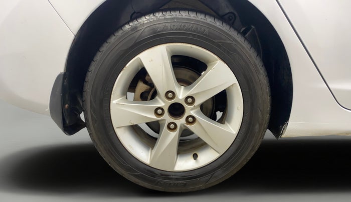 2013 Hyundai New Elantra 1.8 S VTVT, Petrol, Manual, 1,17,470 km, Right Rear Wheel