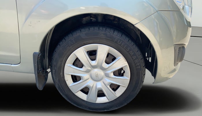 2013 Ford Figo ZXI 1.2 PETROL, Petrol, Manual, 55,807 km, Right Front Wheel