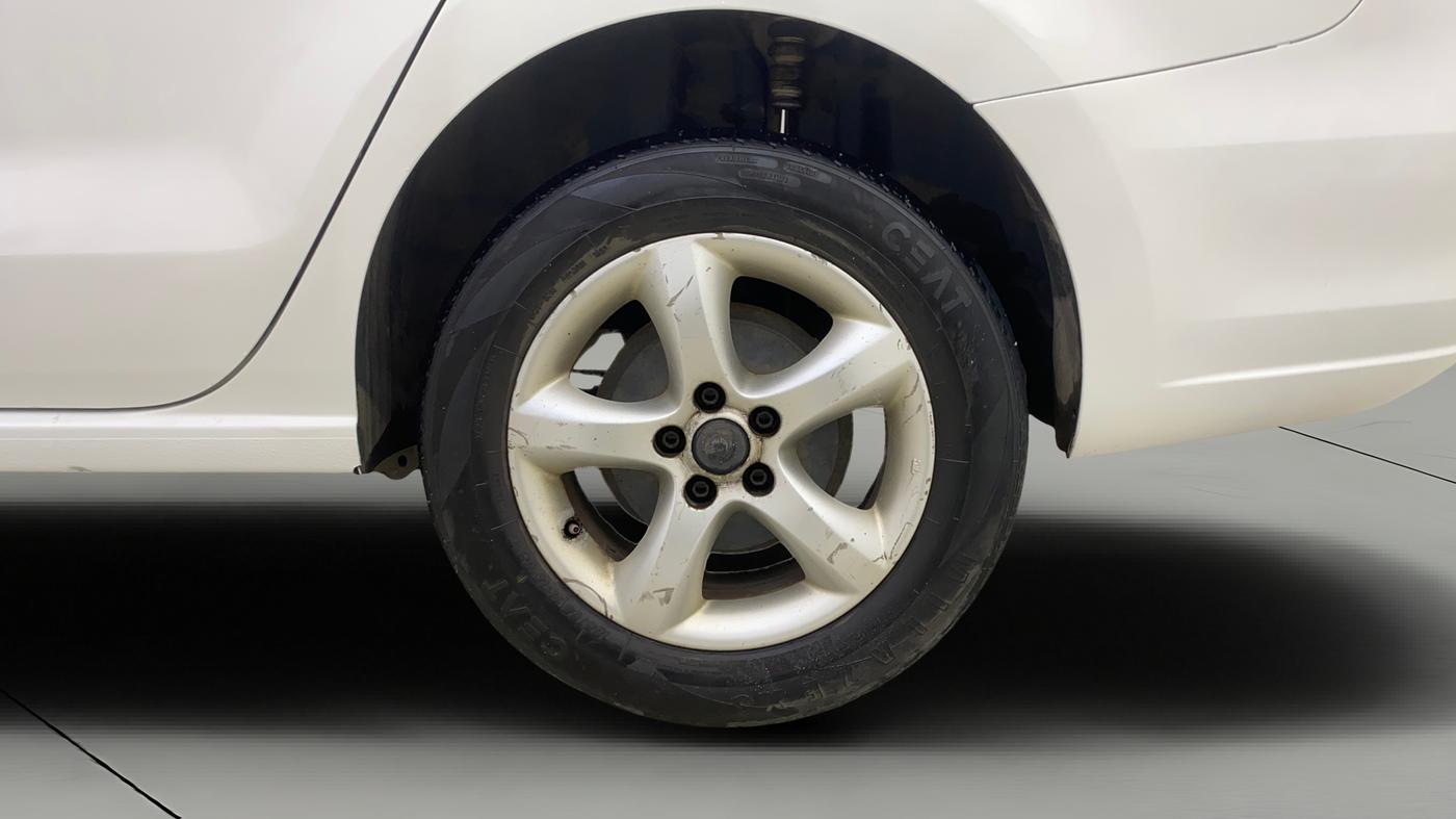 2013 Skoda Rapid AMBITION 1.6 TDI CR MT PLUS ALLOY, Diesel, Manual, 1,19,608 km, Left Rear Wheel