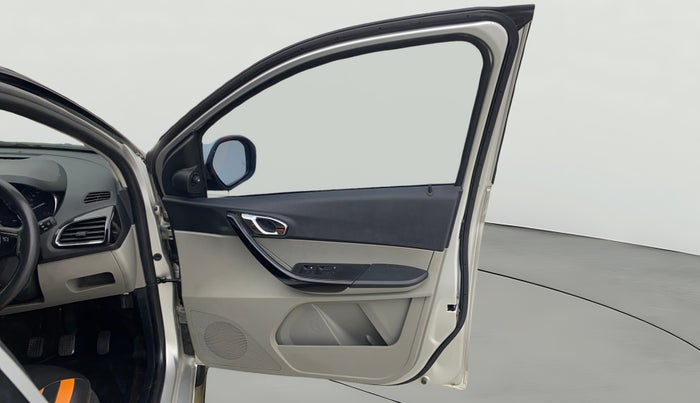 2018 Tata Tiago XZ PETROL, Petrol, Manual, 1,07,695 km, RHS Front Door