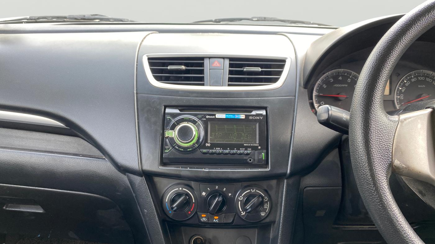 2014 Maruti Swift VXI, Petrol, Manual, 95,939 km, Air Conditioner