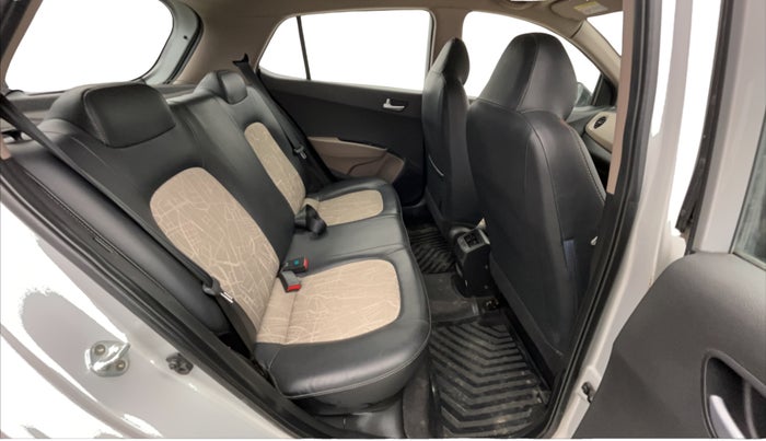 2017 Hyundai Grand i10 SPORTZ 1.2 KAPPA VTVT, Petrol, Manual, 36,339 km, Right Side Rear Door Cabin