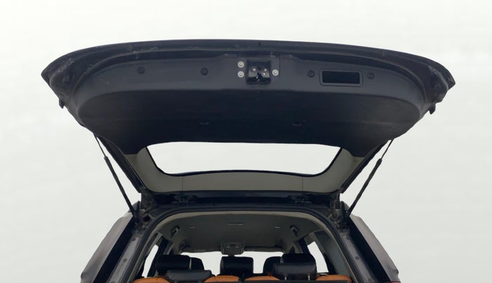 2019 Mahindra XUV500 W7, Diesel, Manual, 96,226 km, Boot Door Open