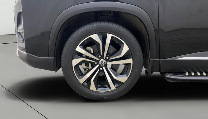 2024 MG HECTOR SHARP PRO 1.5 PETROL TURBO CVT PETROL, Petrol, Automatic, 33,983 km, Left Front Wheel