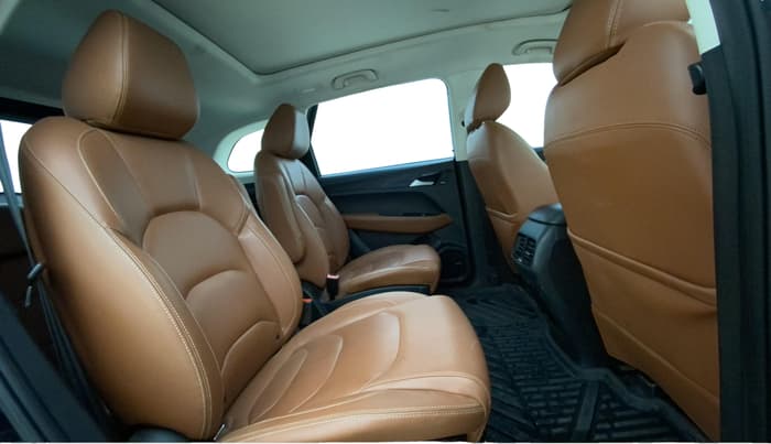 2022 MG HECTOR PLUS SHARP 2.0 DIESEL TURBO MT 6-STR, Diesel, Manual, 1,16,460 km, Right Side Rear Door Cabin