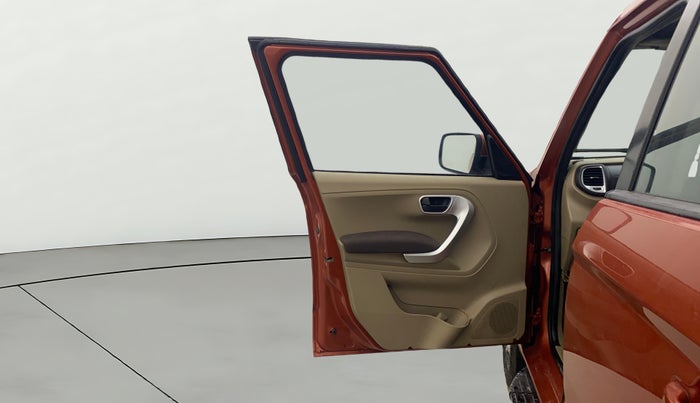 2016 Mahindra TUV300 T8, Diesel, Manual, 1,39,938 km, LHS Front Door