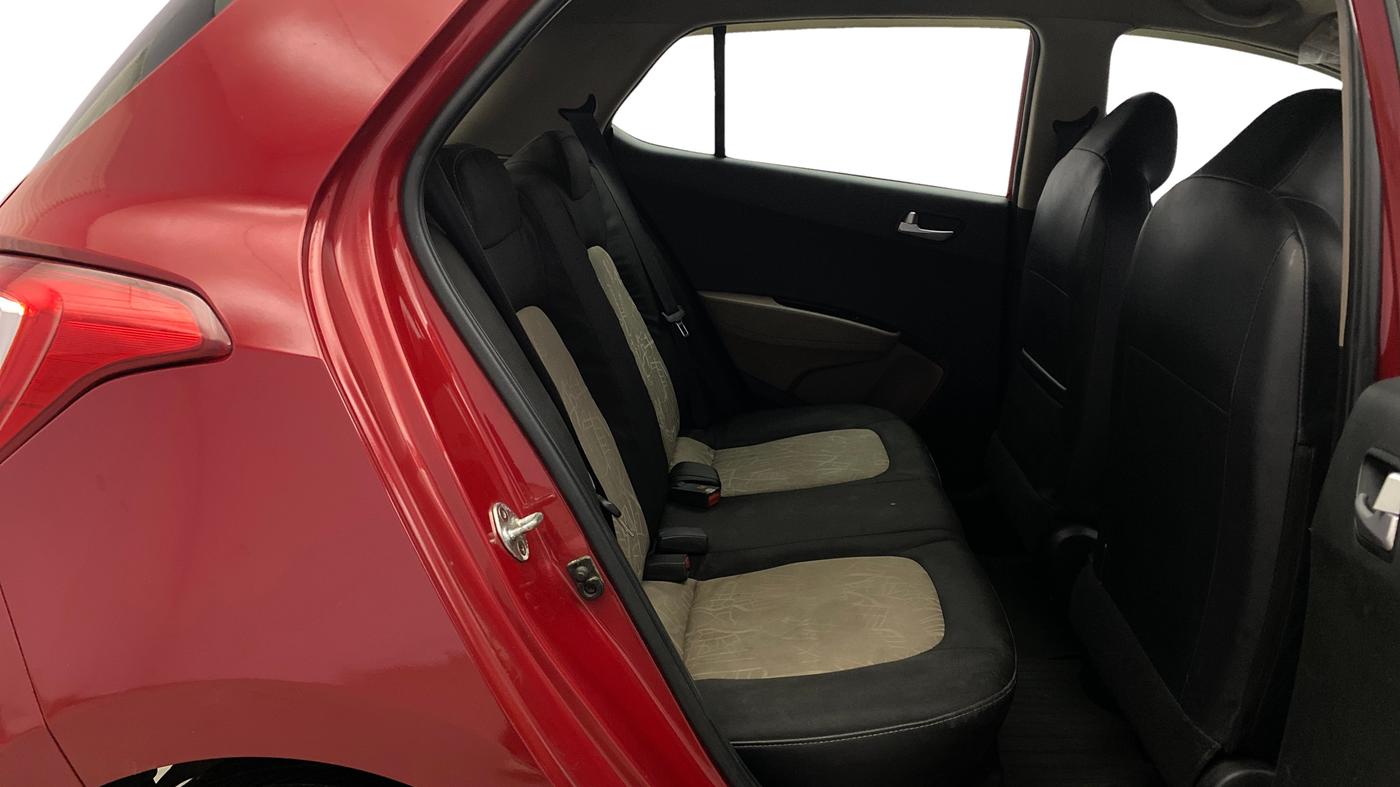 2017 Hyundai Grand i10 SPORTZ (O) AT 1.2 KAPPA VTVT, Petrol, Automatic, 1,08,807 km, Right Side Rear Door Cabin