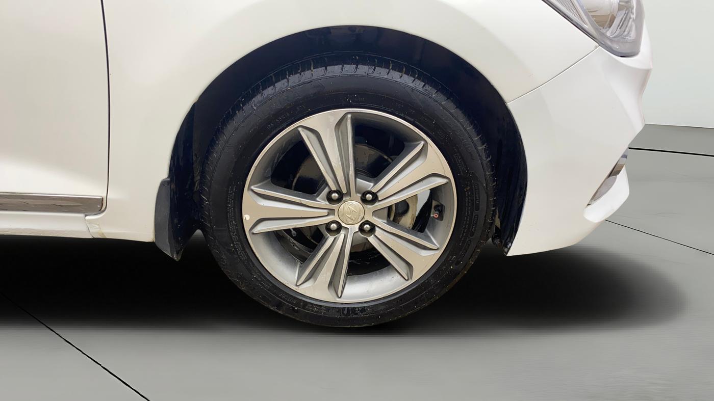 2019 Hyundai Verna 1.6 VTVT SX O, Petrol, Manual, 1,04,110 km, Right Front Wheel