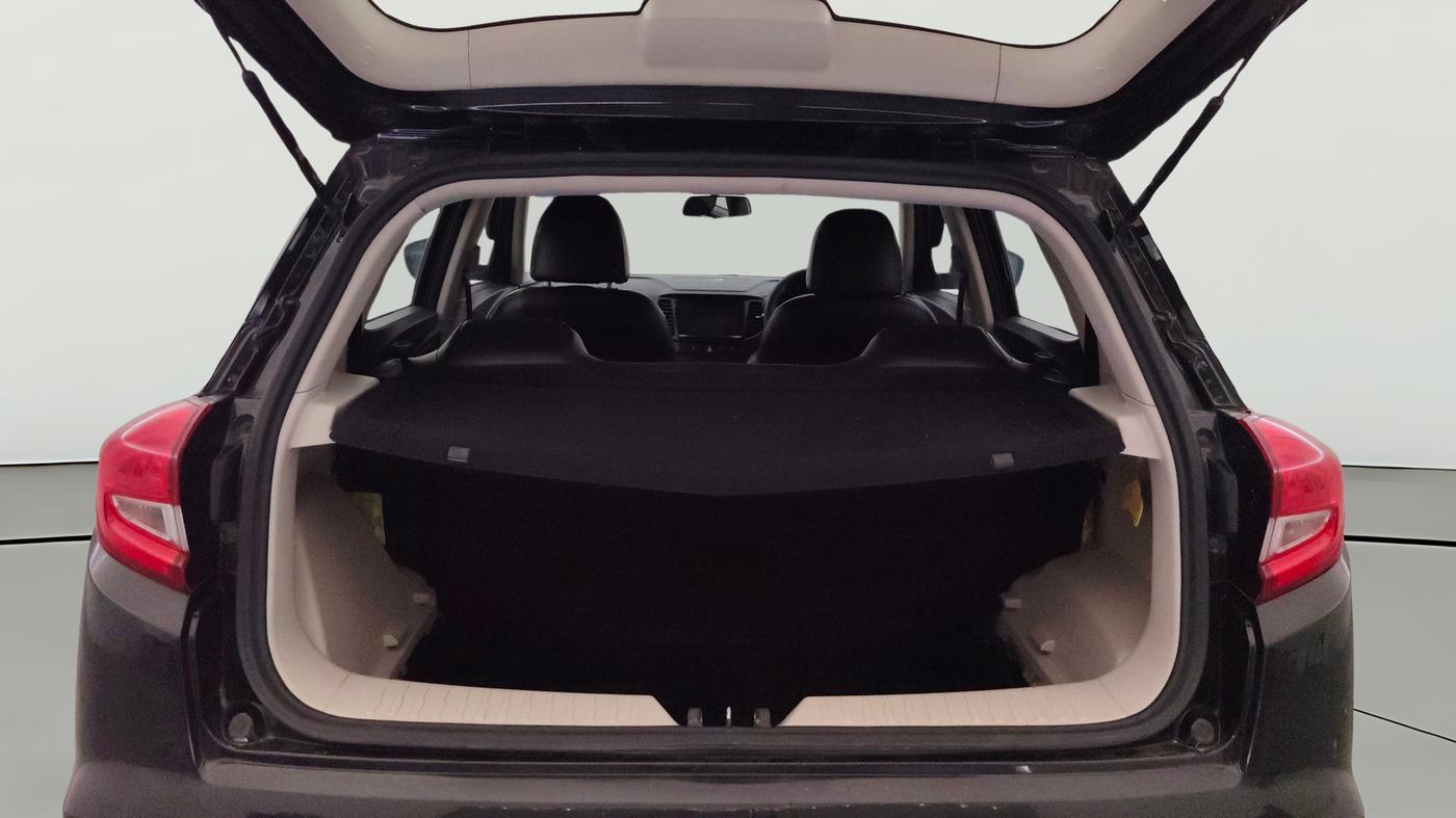 2022 Mahindra XUV300 W4 1.2 PETROL, Petrol, Manual, 1,07,747 km, Boot Open Zoomed View