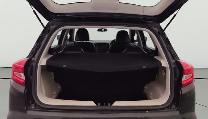 2022 Mahindra XUV300 W4 1.2 PETROL, Petrol, Manual, 1,07,747 km, Boot Open Zoomed View