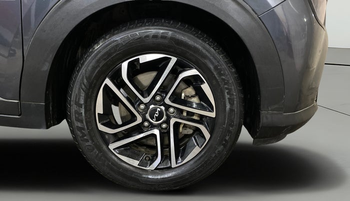 2023 KIA CARENS LUXURY PLUS 1.5 TURBO PETROL DCT 7 STR, Petrol, Automatic, 35,854 km, Right Front Wheel
