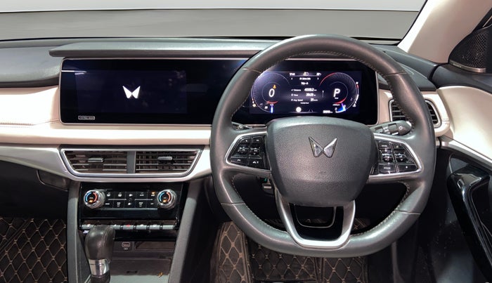 2021 Mahindra XUV700 AX 7 LUXURY P AT 7 STR, Petrol, Automatic, 59,814 km, Steering Wheel Close Up