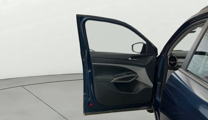 2025 Skoda KUSHAQ  Signature 1.0L TSI MT , Petrol, Manual, 7,939 km, LHS Front Door