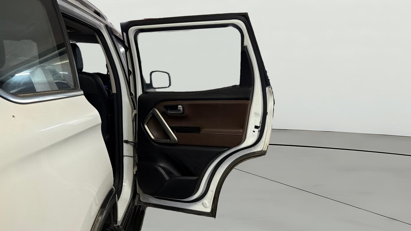 2023 Mahindra SCORPIO-N Z8 PETROL AT 7 STR, Petrol, Automatic, 21,523 km, RHS Rear Door