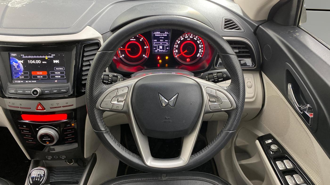 2023 Mahindra XUV300 W8 1.5 DIESEL, Diesel, Manual, 24,456 km, Steering Wheel Close Up