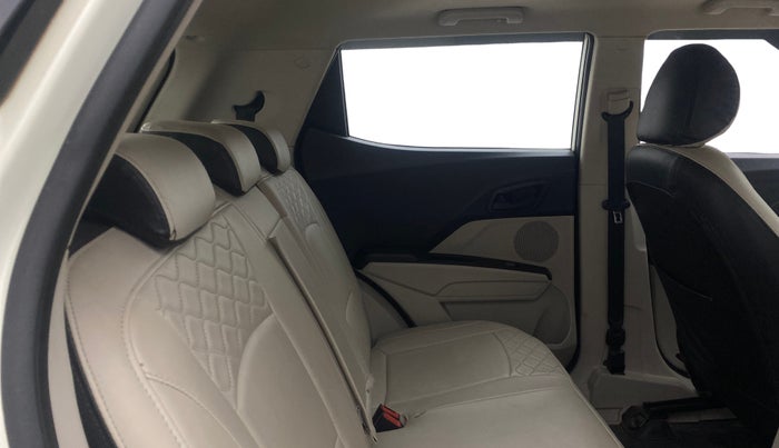 2021 Mahindra XUV300 W6 1.5 DIESEL AMT, Diesel, Automatic, 1,14,435 km, Right Side Rear Door Cabin