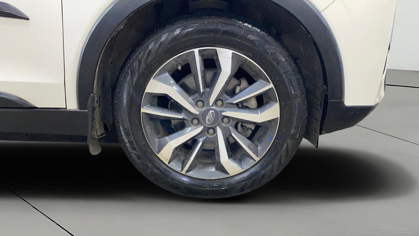 2021 Mahindra XUV300 W8 (O) 1.5 DIESEL AMT, Diesel, Automatic, 60,064 km, Right Front Wheel