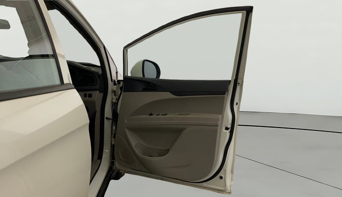 2022 Mahindra MARAZZO M4+ 7 STR, Diesel, Manual, 10,556 km, RHS Front Door