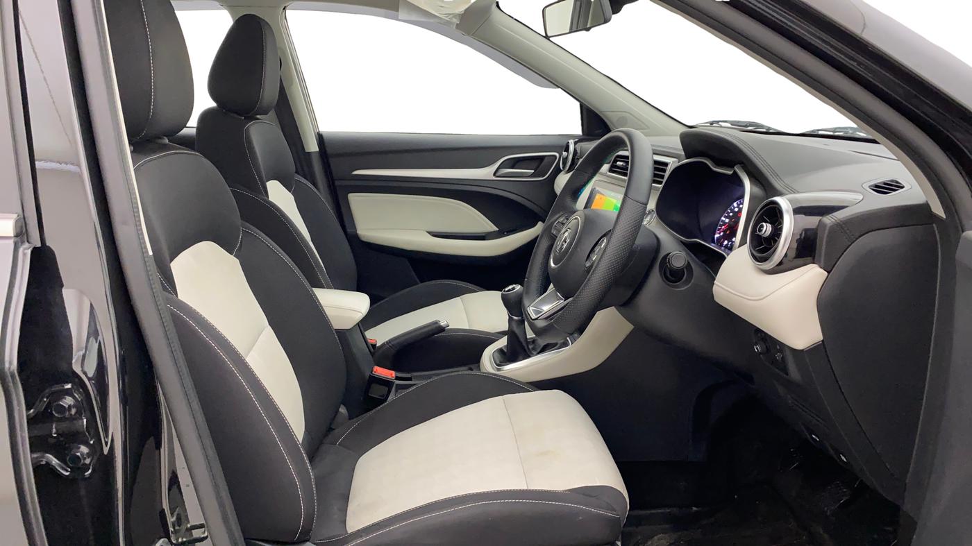 2024 MG ASTOR Shine 1.5 MT (Ivory), Petrol, Manual, 9,144 km, Right Side Front Door Cabin