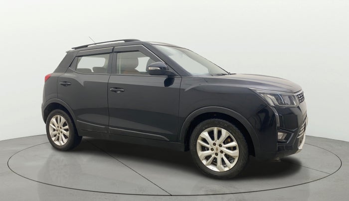 2020 Mahindra XUV300 W8 1.5 DIESEL, Diesel, Manual, 1,04,106 km, Right Front Diagonal