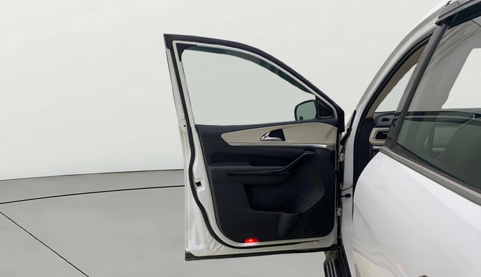 2021 Mahindra XUV700 AX 7 LUXURY D AT 7 STR, Diesel, Automatic, 1,00,162 km, LHS Front Door