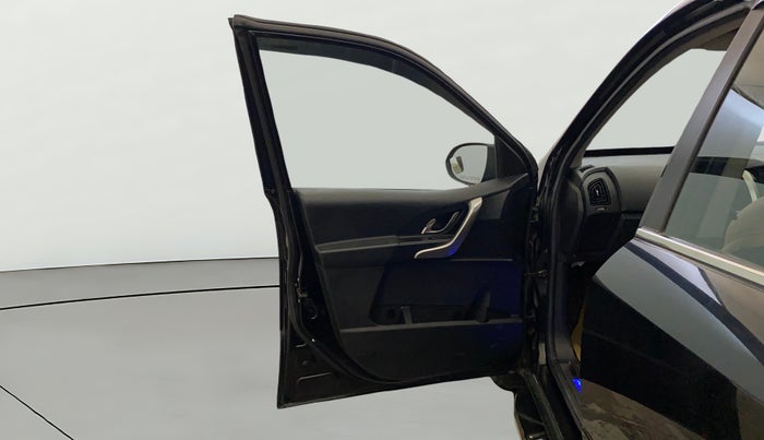 2021 Mahindra XUV500 W9 AT, Diesel, Automatic, 67,343 km, LHS Front Door