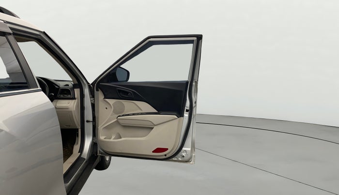 2019 Mahindra XUV300 W6 1.5 DIESEL, Diesel, Manual, 88,443 km, RHS Front Door