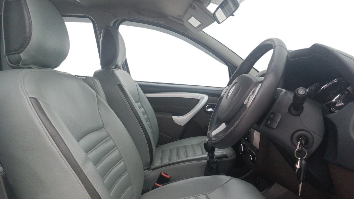 2016 Renault Duster 85 PS RXZ DIESEL, Diesel, Manual, 1,32,712 km, Right Side Front Door Cabin