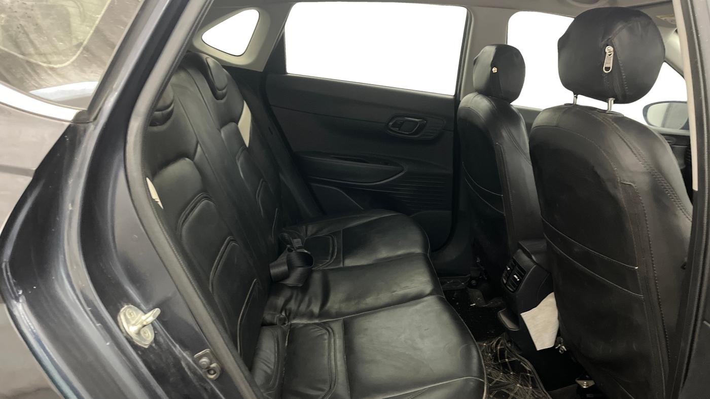 2022 Hyundai NEW I20 SPORTZ 1.2 MT, Petrol, Manual, 30,850 km, Right Side Rear Door Cabin