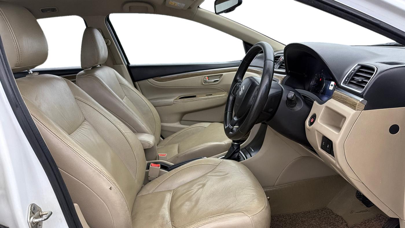 2018 Maruti Ciaz ALPHA  AT 1.5 SHVS PETROL, Petrol, Automatic, 75,763 km, Right Side Front Door Cabin
