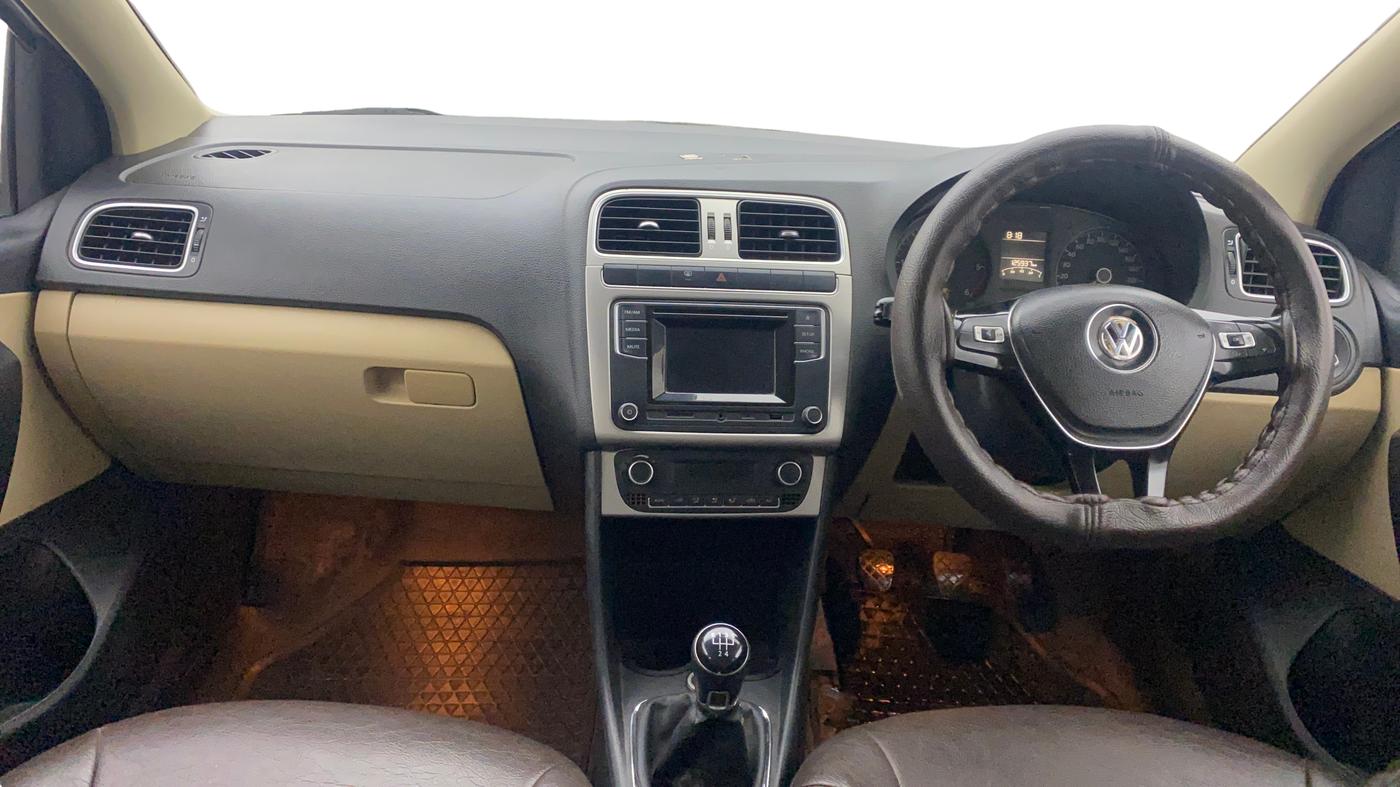 2016 Volkswagen Ameo HIGHLINE PLUS 1.5L 16 ALLOY, Diesel, Manual, 1,25,903 km, Dashboard