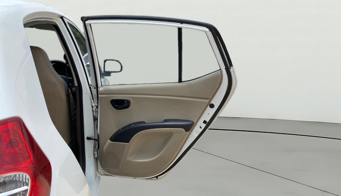 2016 Hyundai i10 MAGNA 1.1, CNG, Manual, 1,47,098 km, RHS Rear Door