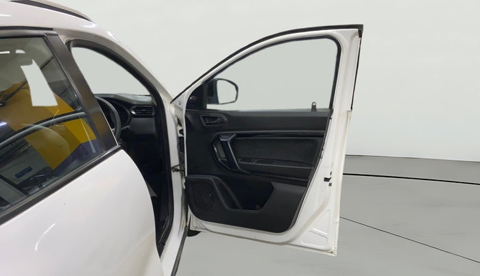 2022 Renault Kiger RXE MT, Petrol, Manual, 16,180 km, RHS Front Door