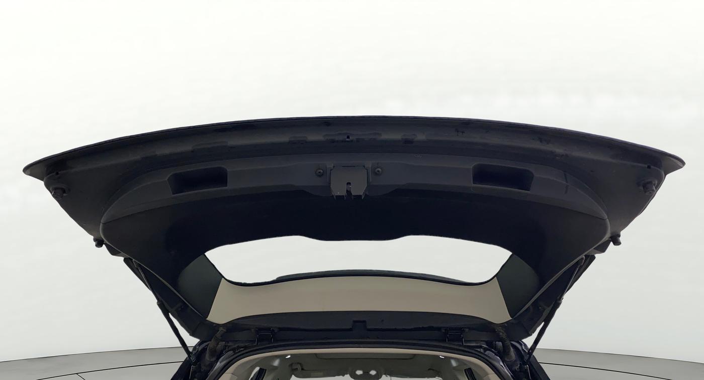 2024 Mahindra XUV700 AX 5 P AT 5 STR, Petrol, Automatic, 49,731 km, Boot Door Open