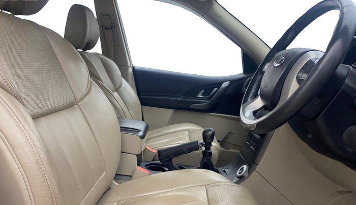 2015 Mahindra XUV500 W10, Diesel, Manual, 77,461 km, Right Side Front Door Cabin