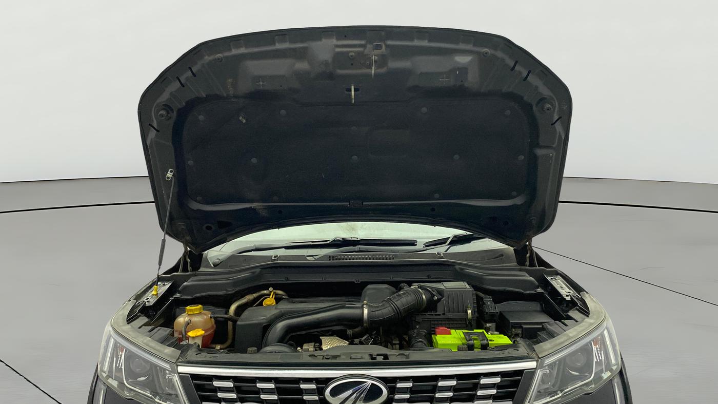 2020 Mahindra XUV300 W8 1.5 DIESEL, Diesel, Manual, 1,18,911 km, Open Bonet