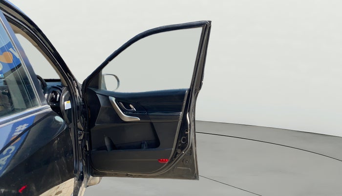 2019 Mahindra XUV500 W11 AT, Diesel, Automatic, 53,985 km, RHS Front Door