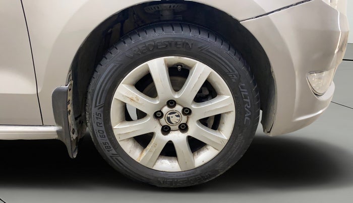 2013 Skoda Rapid AMBITION 1.6 TDI CR MT, Diesel, Manual, 1,14,039 km, Right Front Wheel