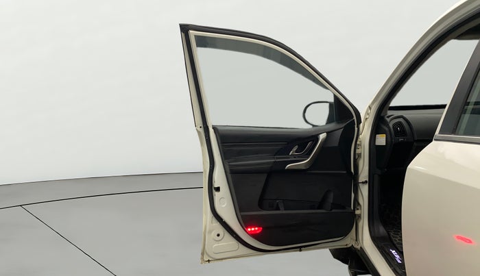 2020 Mahindra XUV500 W11, Diesel, Manual, 66,281 km, LHS Front Door