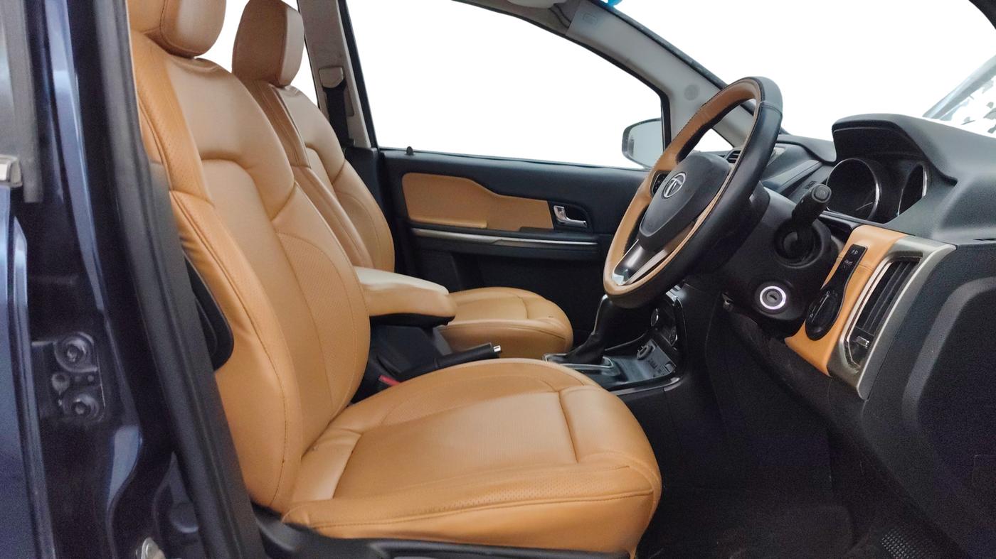 2017 Tata Hexa XTA 4X2 7 STR, Diesel, Automatic, 94,055 km, Right Side Front Door Cabin