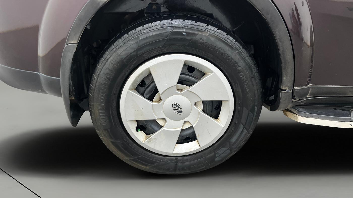 2015 Mahindra XUV500 W6, Diesel, Manual, 1,10,007 km, Right Rear Wheel