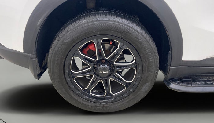 2022 Mahindra XUV700 AX 7 P AT 7 STR, Petrol, Automatic, 18,173 km, Right Rear Wheel