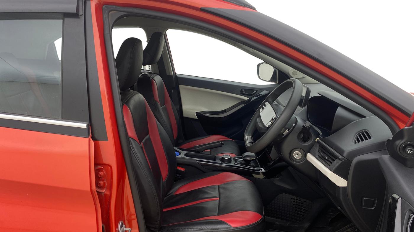 2024 Tata NEXON Pure 1.2 Petrol 6AMT, Petrol, Manual, 28,290 km, Right Side Front Door Cabin