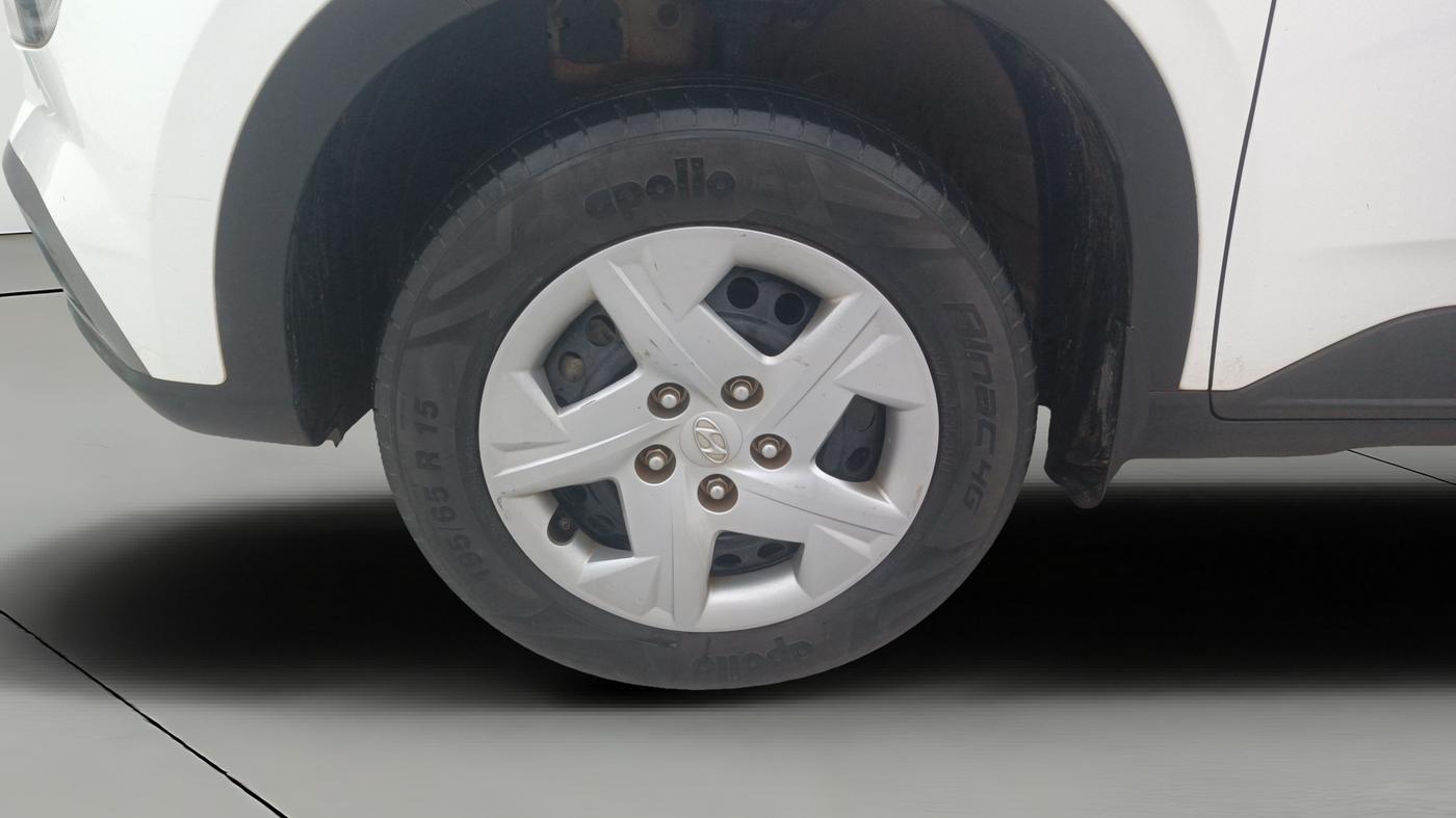 2022 Hyundai VENUE S+ 1.2, Petrol, Manual, 34,153 km, Left Front Wheel