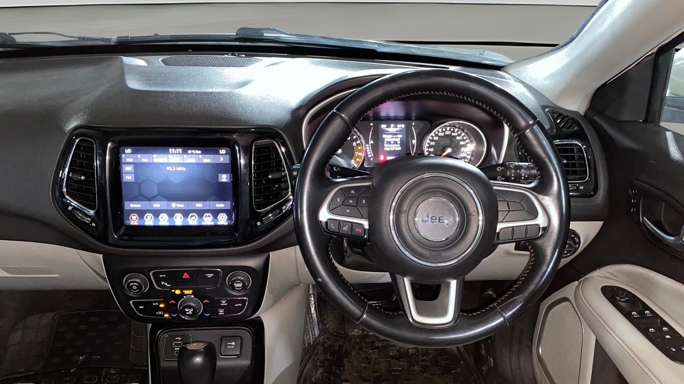 2018 Jeep Compass LIMITED PLUS PETROL AT, Petrol, Automatic, 43,487 km, Steering Wheel Close Up